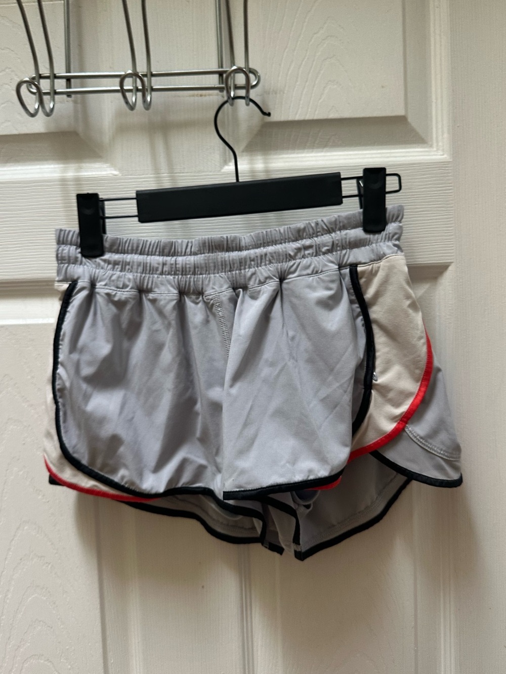 Lululemon Super Squad Light Gray Women’s Athletic Shorts Contrast Trim orange 6